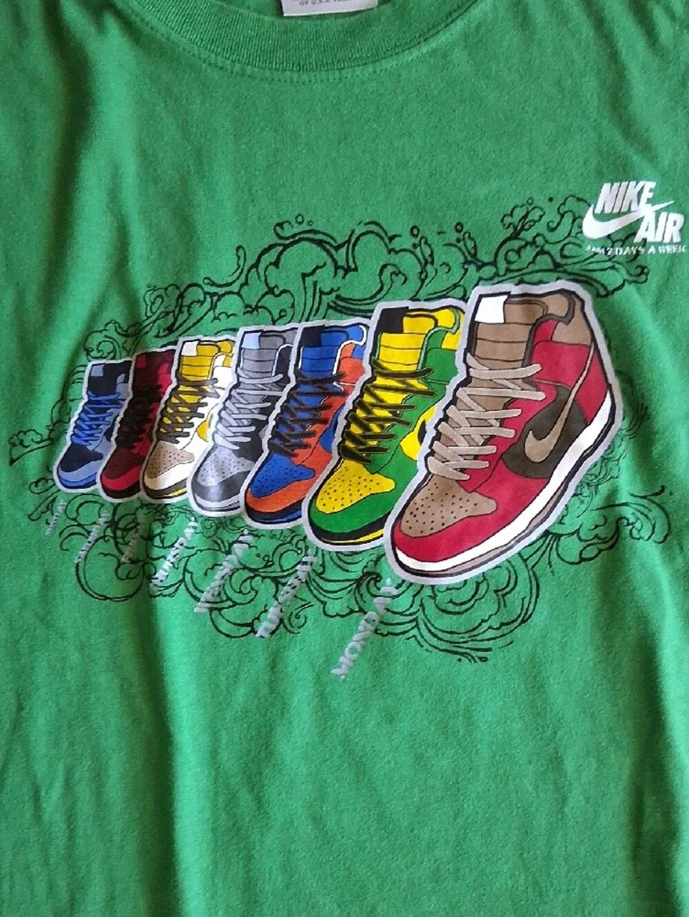 Vintage Nike DUNKS 7 Day A Week  Graphic Tee in Green L
